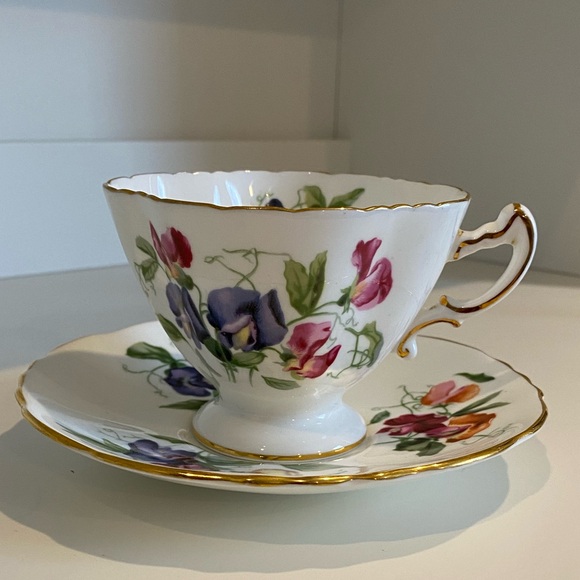 EUC VTG HAMMERSLEY BONE CHINA TEACUP AND SAUCER WITH A BEAUTIFUL FLORAL PATTERN - Picture 2 of 11